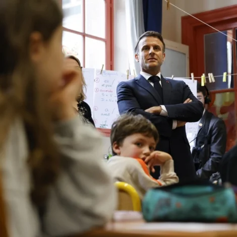 Frakland sýtir børnum undi 15 ár atgongd til sosialar miðlar