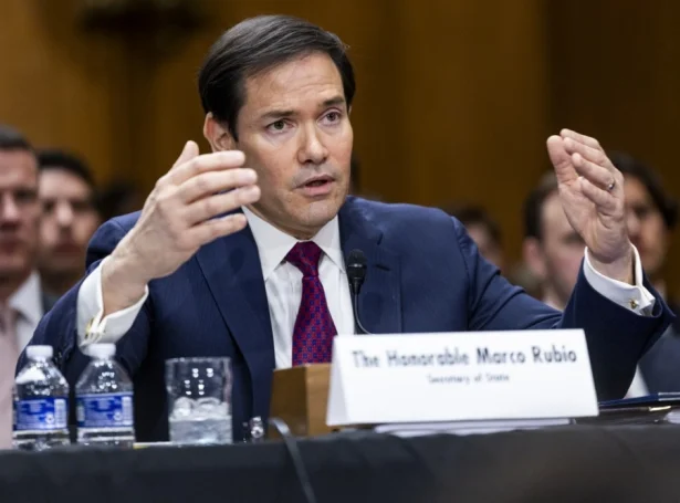 Marco Rubio undir senatshoyringini í dag (Mynd: EPA)