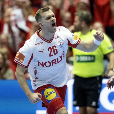 Jóhan á Plógv Hansen gjørdi bart í hálvfinaluni móti Íslandi við seks málum. Í dag spælir hann fyri sínum fimta endaspælsgulli (Mynd: EPA)