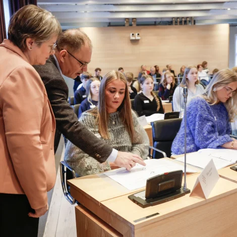 Seinni dagurin á ungdómstinginum í dag