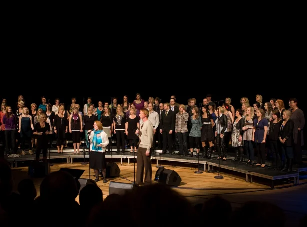 Frá síðst í 1970'unum vóru Sangskeiðini fyri ung og vaksin árligt tiltak - men síðani 2009 hevur einki sangskeið verið. Hendan myndin er frá Sangskeiðnum í 2009 (Mynd: Trúboðin)