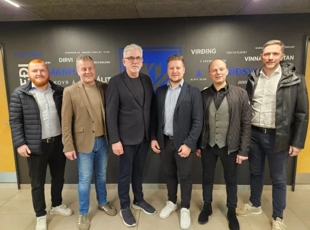 Teir seks menninir, sum nú mannað nevndina hjá KÍ. Frá vinstru: Regin Høgnesen, Kaj Dam, Tummas Lervig, Rói Clementsen, Hilmar Danielsen og Jógvan Skorheim (Mynd: Norðlýsið)