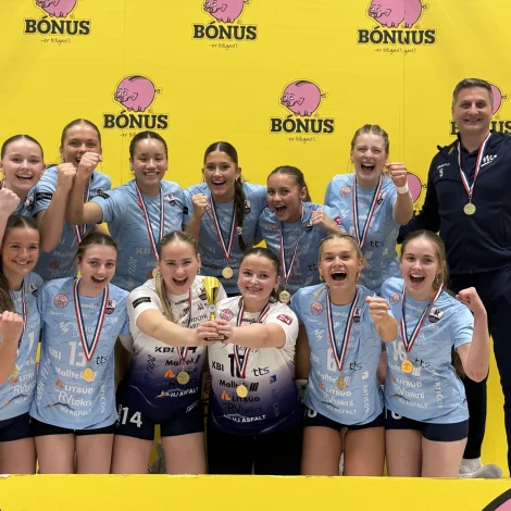 Ungu Mjølnir-kvinnurnar lyftu fyrsta steypið í Kollafirði