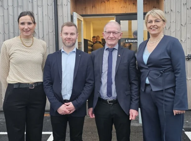Frá vinstru, Hjørdis S. Mortensen, stjóri í Almannaverkinum, Jógvan Ósá, stjóri í Bústøðum, Súni í Hjøllum, borgarstjóri, og Margit Stórá, landsstýriskvinna (Mynd: eyp.fo / nes.fo)