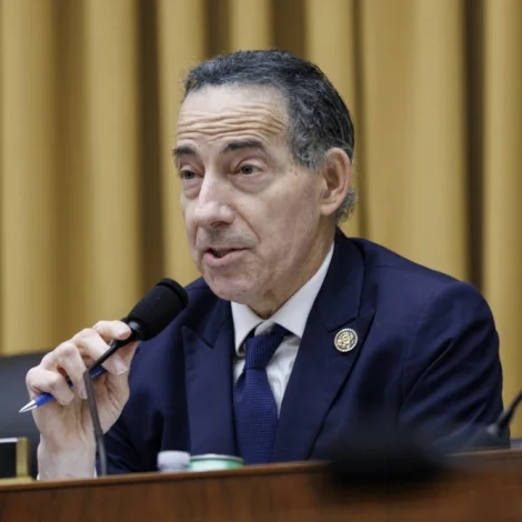 Undrast yvir hvørji nøvn eru fjald í Epstein-skjølunum