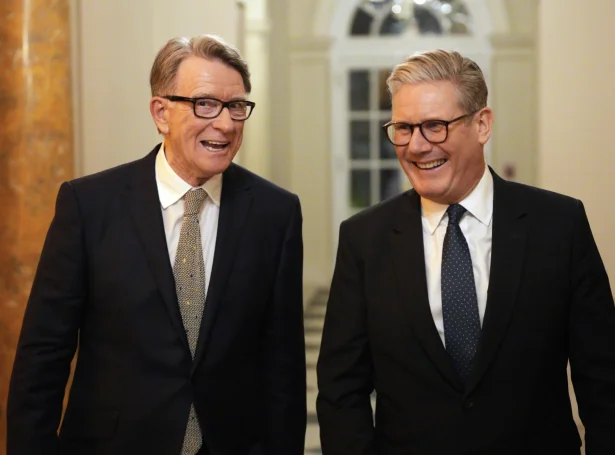 Peter Mandelson og Keir Starmer avmyndaðir í fjør (Mynd: AP)