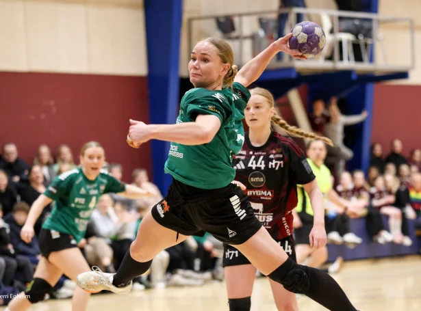 Bjarta Johansen og hinar vóru omaná í kvøld (Mynd: Sverri Egholm)