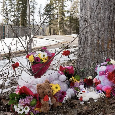 18 ára gomul hildin at vera tann, ið skjeyt