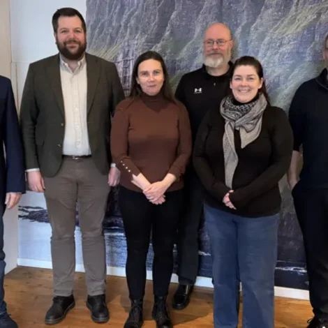 Landsstýrismaðurin á vitjan hjá Jarðfeingi