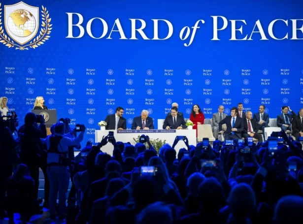 Friðarráðið varð formliga sett á stovn á World Economic Forum í Davos í januar (Mynd: EPA)