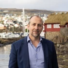 Jóhannis Joensen mælir til at strika landsroyndirnar í verandi líki