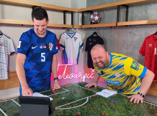 Heðin Arge og John Andersen í Skiftirúminum (Skiggjamynd: Televarpið)