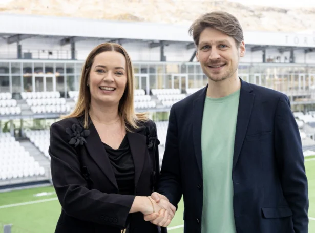 Henny á Líknargøtu, ferðastjóri hjá Smyril Line og Kristin Dam Ziska aðalskrivari hjá FSF (Mynd: Jóhanna Thomsen/FSF)