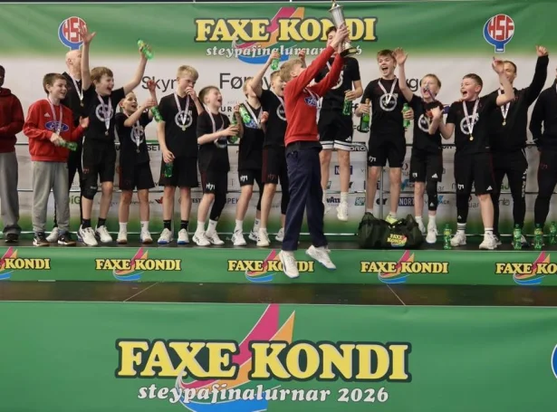 Hoyvíksdreingir vunnu 27-23 á vestmenningum í einari væl spælari U12-finalu. H71 hevur vunnið flest finalur higartil (fýra), men nógv feløg eiga nógvar spennandi spælarar (Mynd: Hondbóltsamband Føroya)