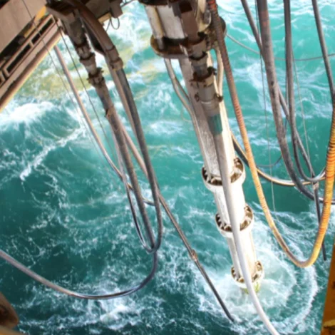 Oljan aftur á tingborð