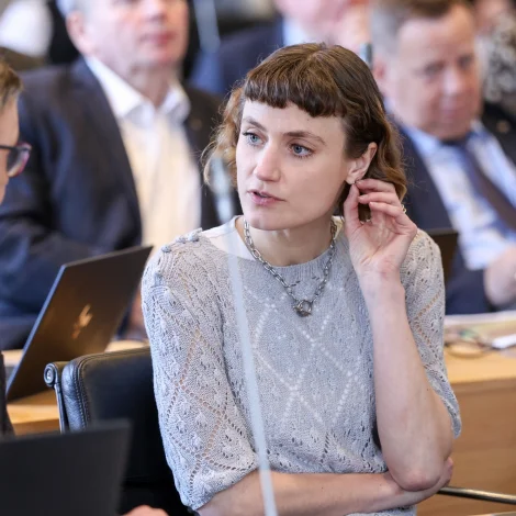 Málið um at hækka pensjónsaldurin samtykt við 2. viðgerð