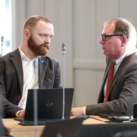 Tvey av trimum hjá Framsókn ímóti - Erling atkvøddi blankt