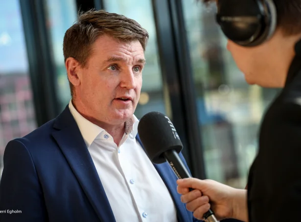 - Okkara ætlan verður ofta viðgjørt kritiskt í miðlunum - alt gott um tað: Ein stór verkætlan sim hetta skal hava mótspæl. Men har er munur, hvussu linjuføringar verða viðgjørdar alment (Mynd: Sverri Egholm)