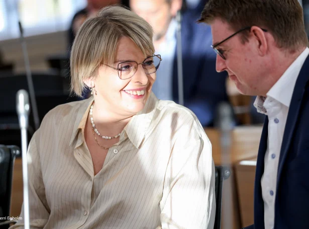 Margit Stóra og Aksel V. Johannesen stóðu fyri hvør sínum máli í gjár. Tað eydnaðist, Javnaðarflokkurin stóð eisini saman, men nú koma avgerandi tímarnir  (Mynd: Sverri Egholm)