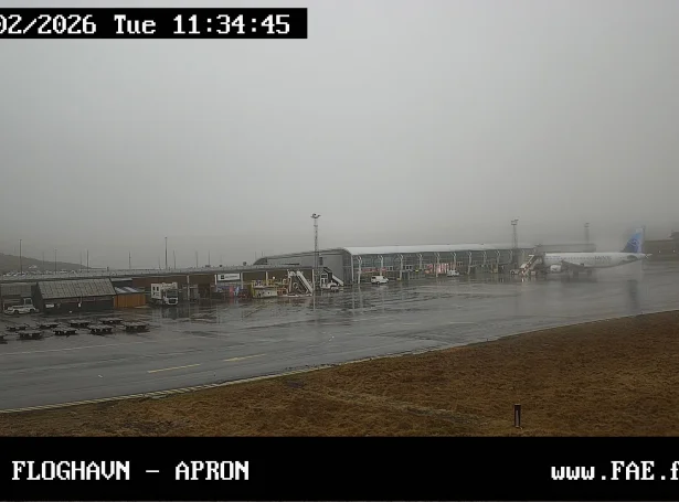 Flogfarið til Gran Canaria stóð fyri løtu síðan framvegis og bíðaði eftir líkindum (Vevmynd: Vága floghavn)