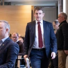 Háspenningur í tinginum - ivi um pensjónsmálið