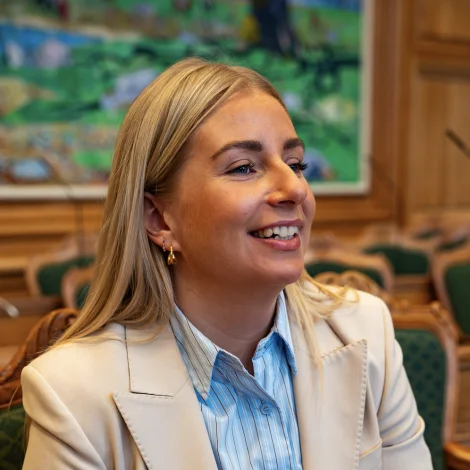 Tiltrongd undirvísing um Føroyar og Grønland innum danska skúlagátt