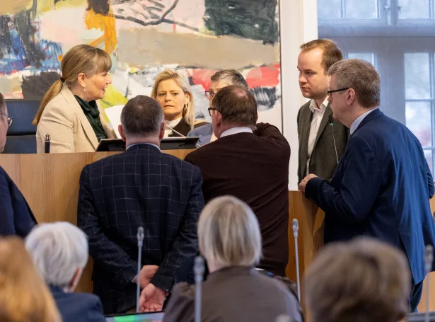 Broytingaruppskotið lagt fram (Mynd: Sverri Egholm)