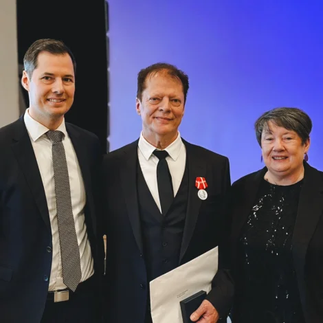 Ove fingið Kongens Fortjenstmedalje