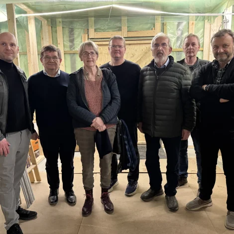 Nevndin í Krígssavninum heldur fram