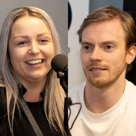 Ninni Hansen, fyrsti vinnarin av Fantasiliðnum, og Martin Jensen, stovnarin (Mynd: Sverri Egholm)