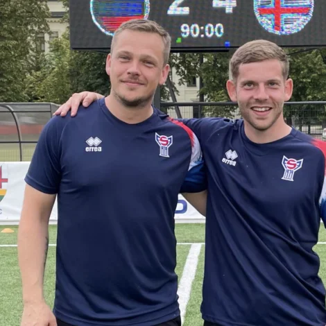 Petur Meinhard Magnussen, málmansvenjari hjá U19 gentunum, og fyribils venjarin hjá U17 gentunum, Fannhard Skoradal (Mynd: FSF)