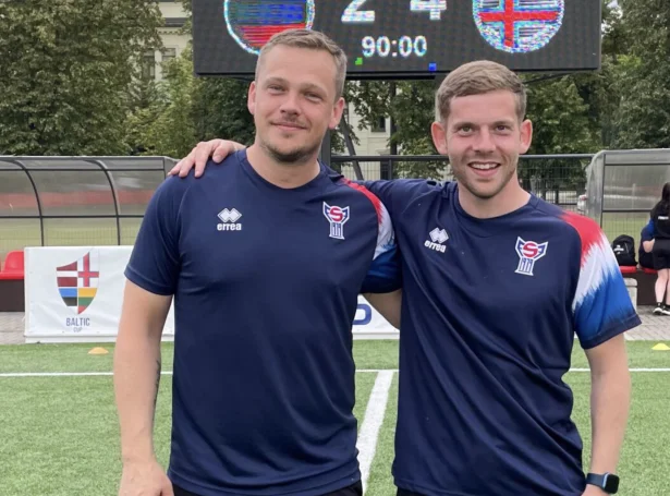 Petur Meinhard Magnussen, málmansvenjari hjá U19 gentunum, og fyribils venjarin hjá U17 gentunum, Fannhard Skoradal (Mynd: FSF)