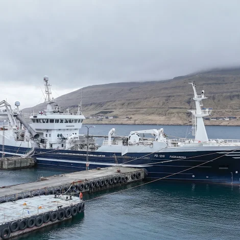 Myndir: Fagraberg lagdur - avloysarin á veg í føroyska flotan