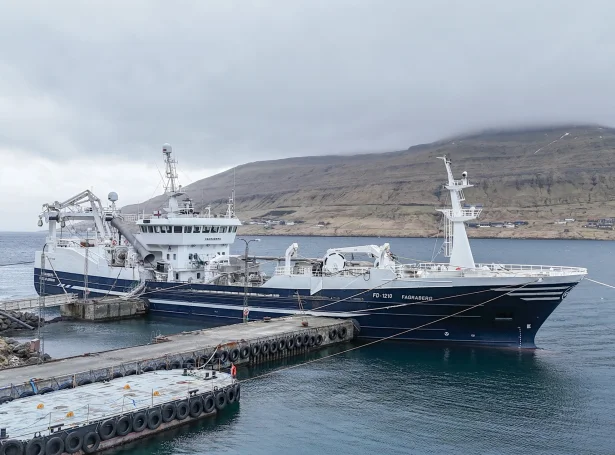 Fagraberg liggur nú á Søldarfirði, og skal seljast (Mynd: Kiran Jóanesarson)