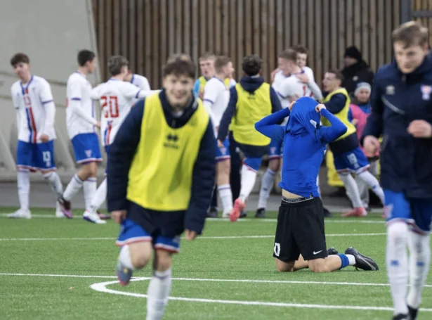 Estar iðra seg, eftir at Andrew Poulsen hevur javnað til 1-1, ið samstundis tryggjaði Føroyum 1 stig ímóti Estlandi - Mynd: Finnur Justinussen