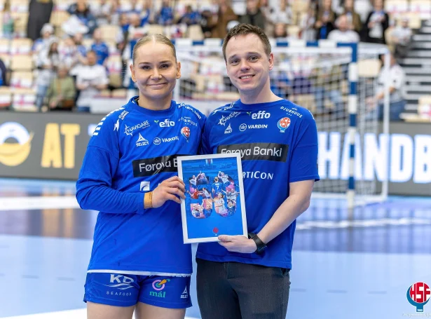 Bjarta Johansen og Andrass Thomsen undan dystinum í gjár (Mynd: Hondbóltssamband Føroya)