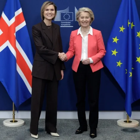 Íslendingar á fólkaatkvøðu um ES-limaskap 29. august