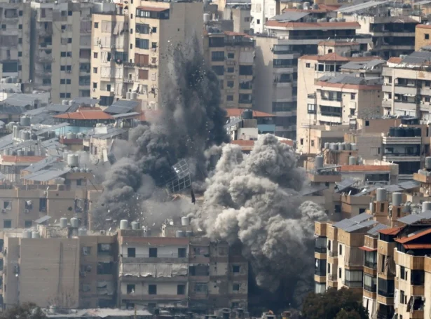 Beirut í Libanon - ein av býunum, sum er mál fyri rakettir í miðeysturstríðnum (Mynd: EPA)