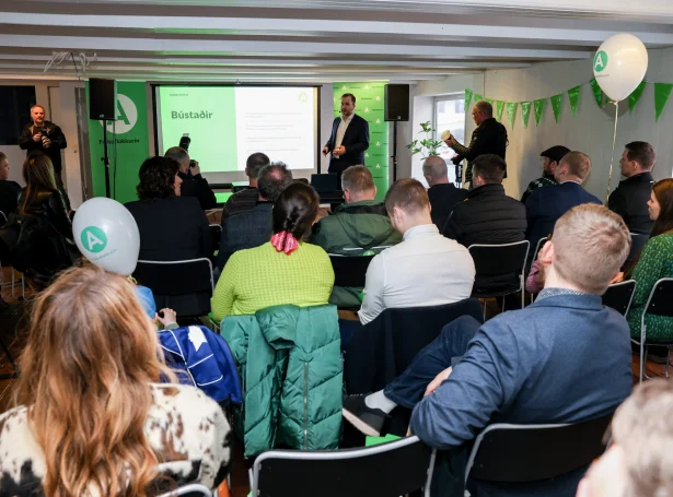 Okkurt ítøkiligt var í valskránni hjá Fólkaflokkinum, men ikki so nógv  man hevði væntað frá tí flokkinum, sum eftir øllum at døma verður størstur á valinum um tvær vikur (Mynd: Sverri Egholm)