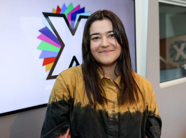 Erla Rajani Ziskasen verður annar gestunum í sendingini á FM1 kl. 15.05 (Mynd: Sverri Egholm)