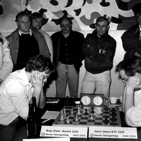 Toppdystur í FM-kappingini 1993. Bogi Ziska og Heini Olsen. Talvið endaði remis og Heini vann FM triðja árið á rað