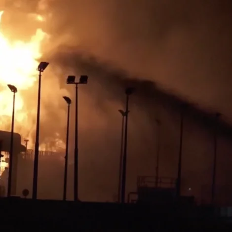 Oljugoymsla í Bahrain í ljósum loga