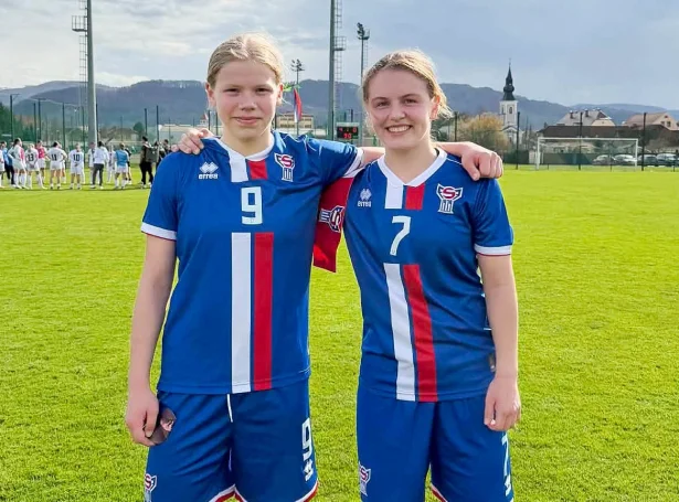 Kára Sigurðsson og Sara Benjaminsen skoraðu ávikavist eitt og tvey mál í 4-0 sigrinum á Slovenia. Fyrsta málið var sjálvmál - Mynd: Malena Josephsen