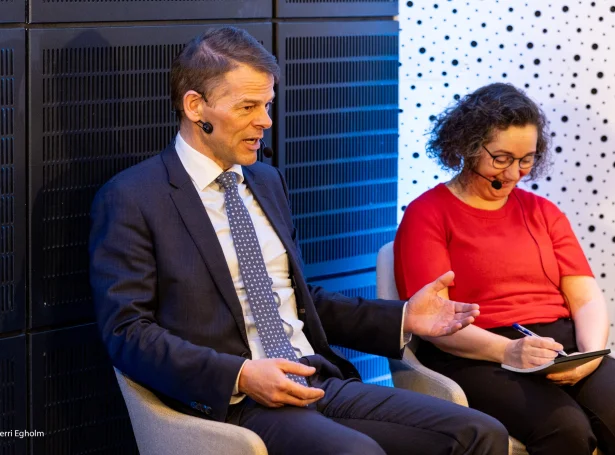 Tjóðveldi og Sambandsflokkurin hittast aftur í Miðlon í kvøld. Hesaferð verða tað ikki forfólkini, men tað verða beinleiðis kjak millum valevni hjá teimum báðum flokkunum - Bárður á Steig Nielsen og Sirið Stenberg til Stjórnina í síðstu viku (Mynd: Sverri Egholm)