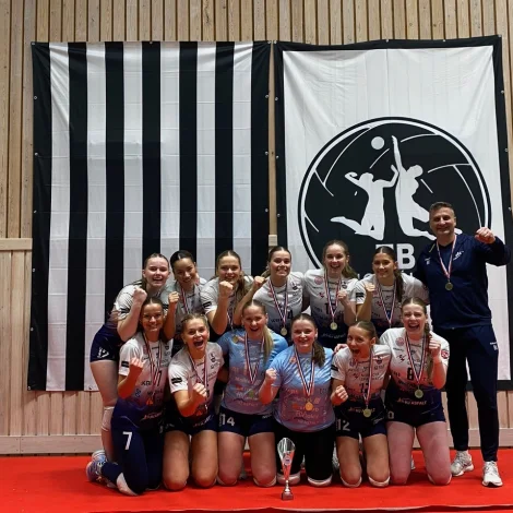 Kvinnuunglingar hjá Mjølnir (Mynd: Flogbóltssamband Føroya)