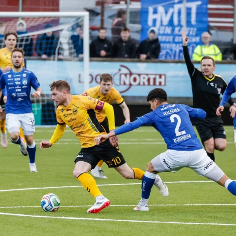 NSÍ fór longur frá KÍ og teimum flestu av hinum við dramatiskum sigri á EB/Streymi. Innskifti Michal Przybylski gjørdist stóra hetjan við Løkin (Savnsmynd: Jens Kr. Vang)