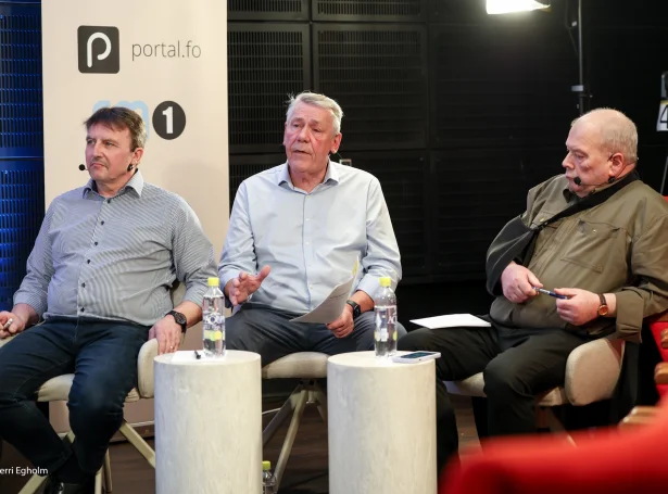 Heðin Zachariasen, Jóannes Eidesgaard og Tórbjørn Jacobsen eru fastir í panelinum í Stjórnini (Mynd: Sverri Egholm)