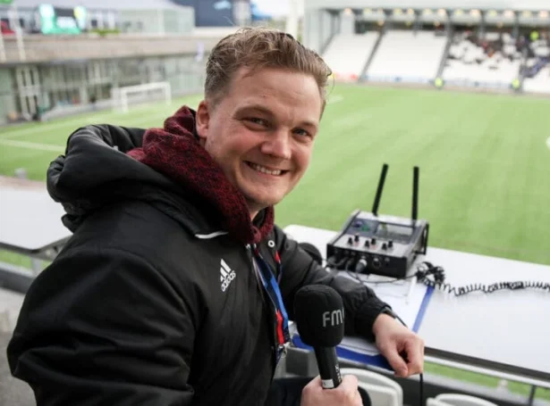 Trygvi Absalonsen vitjar rásarúmið, áðrenn hann fer til Margáir (Mynd: Sverri Egholm)