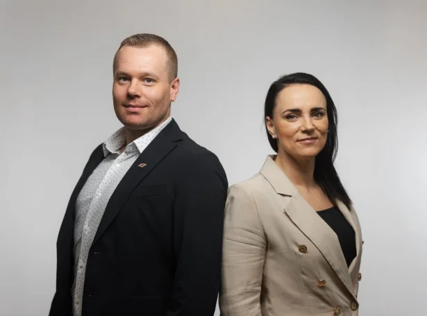 Sigtór A. Petersen, stjóri í J&K Petersen, og Anna Kalsø, varastjóri og menningarleiðari (Mynd: J&K Petersen)