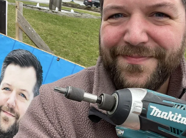 Ein tíð at seta upp og ein at taka niður, skrivar Eirikur í Jákupsstovu, landsstýrismaður og valevni fyri Tjóðveldi (Mynd: Eirikur í Jákupsstovu/Facebook)